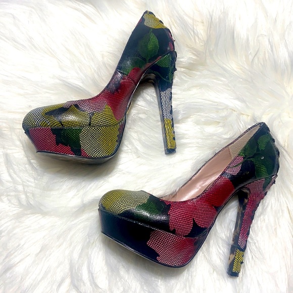 Betsey Johnson Floral Platform Heels Pump - Picture 3 of 4